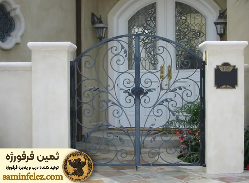 کاربرد درب کلاسیک فرفورژه در حیاط و پارکینگ 