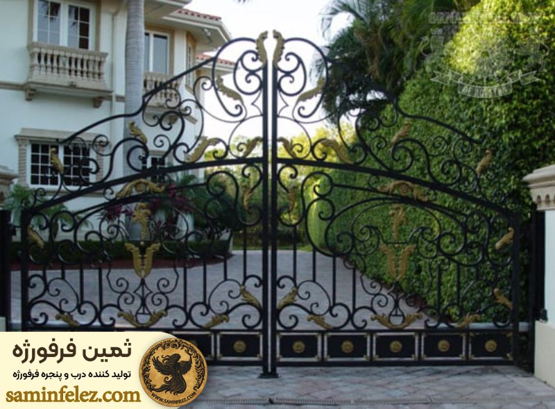 کاربرد درب کلاسیک فرفورژه در حیاط و پارکینگ 