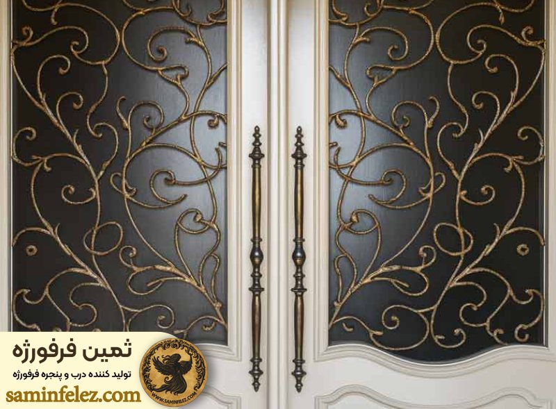 کاربرد درب کلاسیک فرفورژه در حیاط و پارکینگ 